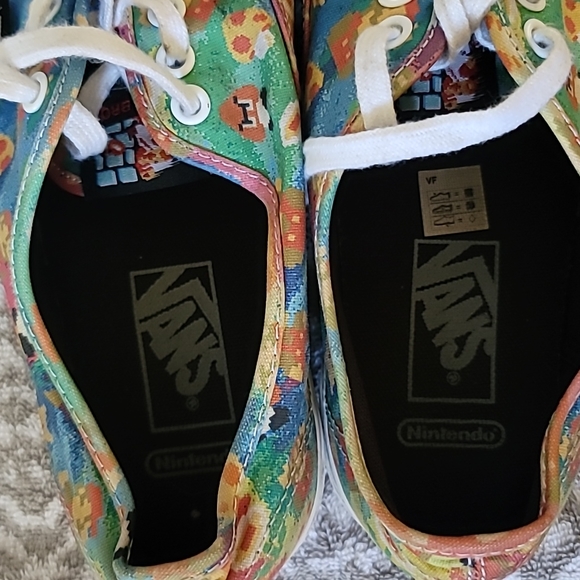 STUNNING NINTENDO MARIO BROTHERS AUTHENTIC VANS - Picture 10 of 11